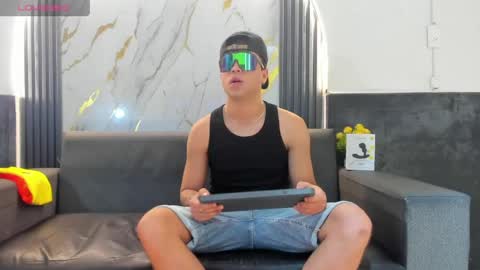 Aroon   online show from 04/20/26, 03:31