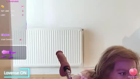 Snapshot of arrasun chatting on 02/25/25, 11:19 Arra Sun online show from 02/25/25, 11:19