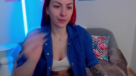 arri_ella online show from 11/17/25, 11:54