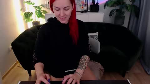 arri_ella online show from 11/24/25, 12:43