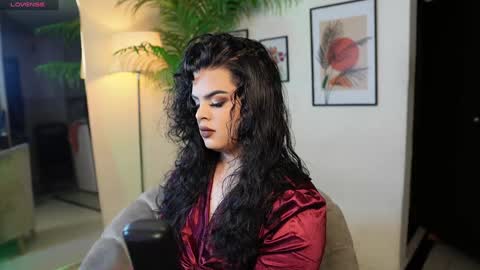 Chloe  online show from 12/24/24, 10:49