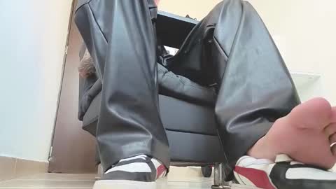   online show from 10/28/25, 12:52