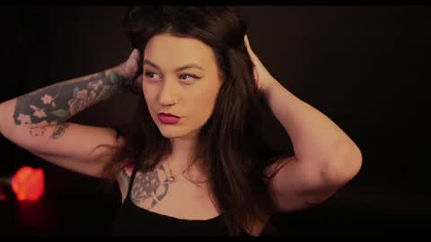 Snapshot of artegirlx chatting on 02/02/25, 11:30 Maya online show from 02/02/25, 11:30