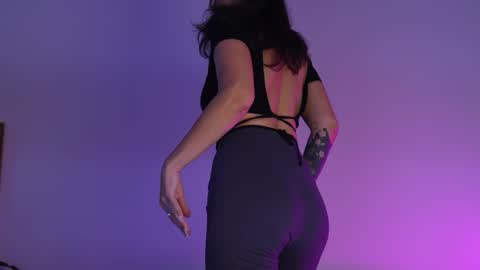 Maya online show from 11/23/25, 11:54