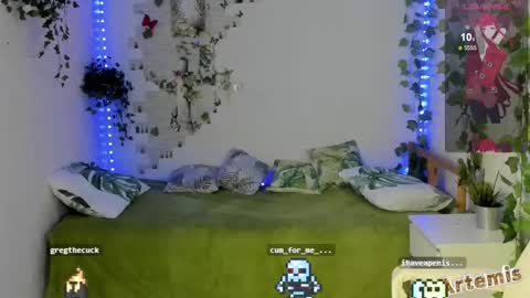 Snapshot of artemis696 chatting on 10/02/25, 03:19 Artemis  my pvt is open and lovense is active  online show from 10/02/25, 03:19