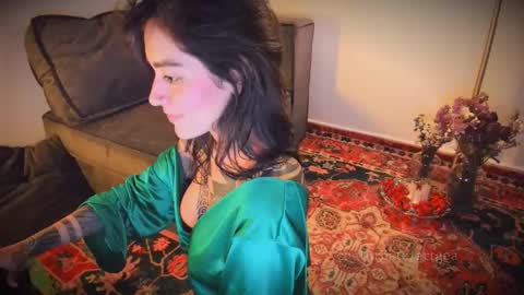 Linda  independent model artgeea online show from 12/01/25, 02:05