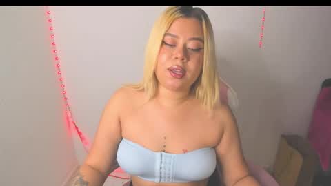 Snapshot of arthemiss033 chatting on 03/13/26, 10:49 Val online show from 03/13/26, 10:49