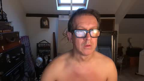 artisterotic online show from 11/16/25, 08:31