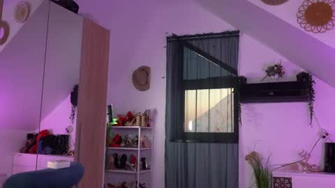 Amalia online show from 04/17/26, 03:31