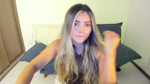 Snapshot of ary_cam230 chatting on 06/20/26, 10:45 Zahaara online show from 06/20/26, 10:45
