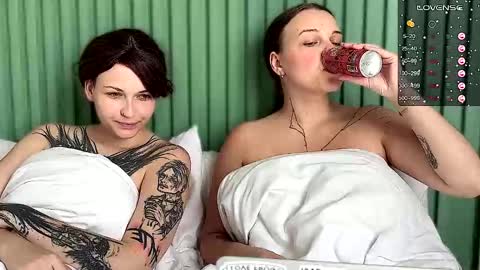 Arya brunett and Cassie blond online show from 09/24/25, 07:01