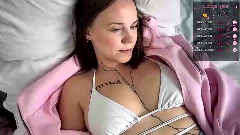 Arya brunett and Cassie blond online show from 11/07/25, 05:18