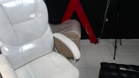 Snapshot of aryahmoon chatting on 02/18/26, 09:33 aryahmoon online show from 02/18/26, 09:33