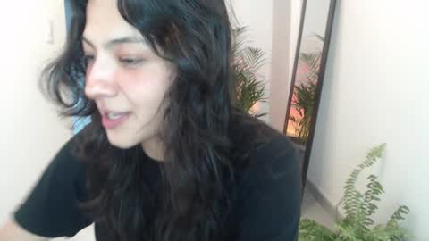 Snapshot of asaray_t chatting on 03/15/26, 12:27 Saray online show from 03/15/26, 12:27