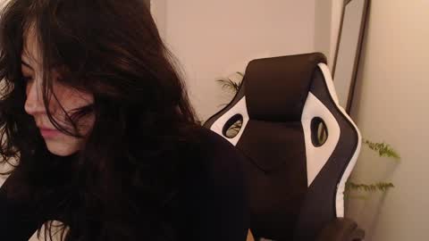 Snapshot of asaray_t chatting on 03/31/26, 12:38 Saray online show from 03/31/26, 12:38