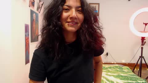 Snapshot of asaray_t chatting on 04/10/26, 01:00 Saray online show from 04/10/26, 01:00