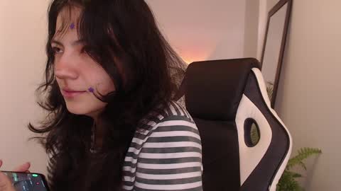 Snapshot of asaray_t chatting on 04/12/26, 02:22 Saray online show from 04/12/26, 02:22