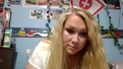 ash0ley online show from 10/29/25, 08:32