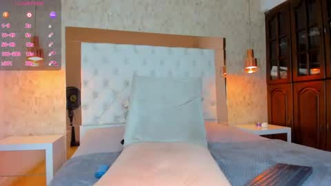 Ashleey Brownn  online show from 12/19/24, 01:39