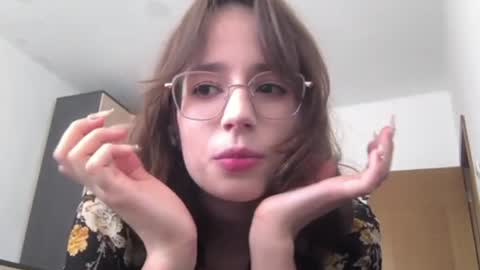 Snapshot of ashleighwinkelbauer chatting on 07/10/26, 10:40 Leyla online show from 07/10/26, 10:40