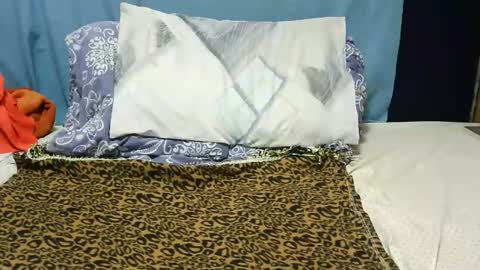 Snapshot of ashlery_ chatting on 11/23/25, 08:36 ashlery online show from 11/23/25, 08:36