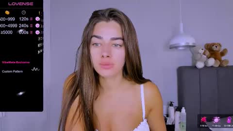 Snapshot of ashley__jess chatting on 09/18/25, 02:52 Ashley online show from 09/18/25, 02:52