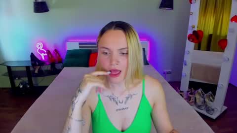 Snapshot of ashley_crashly chatting on 06/15/26, 06:15 Alina online show from 06/15/26, 06:15