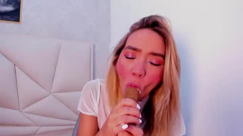 Snapshot of ashley_miller26 chatting on 03/03/25, 11:33 ashley_miller26 online show from 03/03/25, 11:33