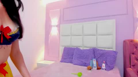 Snapshot of ashley_petit chatting on 12/14/25, 12:21 ashley_petit online show from 12/14/25, 12:21