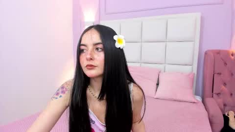 Snapshot of ashley_petit chatting on 12/22/25, 12:24 ashley_petit online show from 12/22/25, 12:24