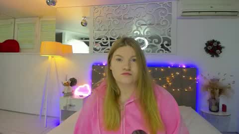 AshleyJonse online show from 12/17/25, 06:19