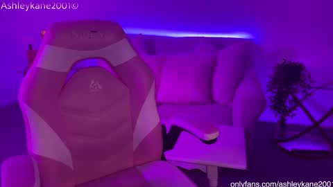 Snapshot of ashleykane2001 chatting on 03/05/25, 03:40 Ashley online show from 03/05/25, 03:40