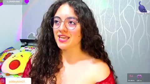 .. Ashley .. online show from 11/11/25, 12:43