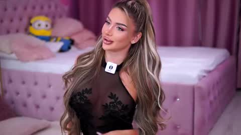 Snapshot of ashleysinnx chatting on 10/14/25, 04:30 Ashley online show from 10/14/25, 04:30