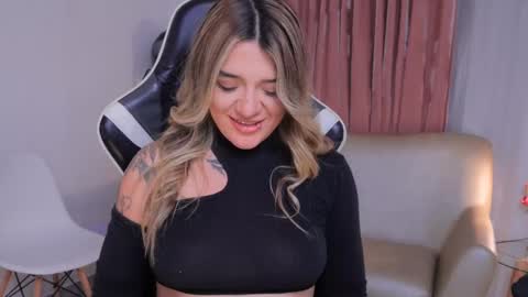 Ashley Lauren online show from 10/03/25, 04:09