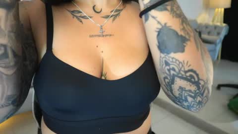 Ashley Lauren online show from 04/10/26, 07:18