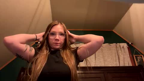 ashleyynicholee online show from 12/22/25, 06:21
