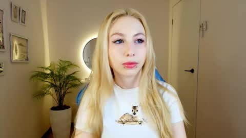 Victoria  online show from 02/19/26, 08:32