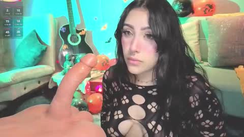 Snapshot of ashlynnlowe_ chatting on 10/08/25, 08:06 Ash  online show from 10/08/25, 08:06