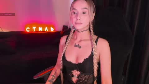 Mila online show from 04/12/26, 08:08