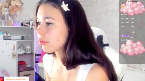 Snapshot of asian_angell chatting on 10/29/25, 11:34 adeline online show from 10/29/25, 11:34