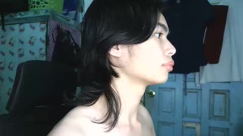 asian_babyboi online show from 11/24/25, 09:53