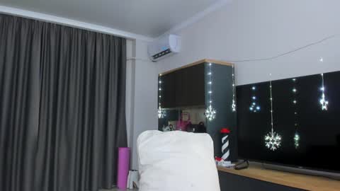 Snapshot of asian_loverpop chatting on 07/12/26, 03:52 asian_loverpop online show from 07/12/26, 03:52