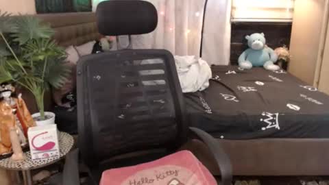 angela online show from 01/16/25, 04:28