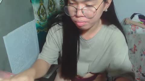 Snapshot of asian_rhean chatting on 01/17/25, 12:31 Rhean online show from 01/17/25, 12:31