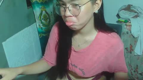 Snapshot of asian_rhean chatting on 01/23/25, 10:01 Rhean online show from 01/23/25, 10:01