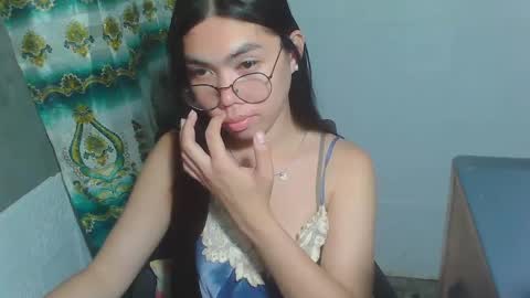 Snapshot of asian_rhean chatting on 02/19/25, 10:12 Rhean online show from 02/19/25, 10:12