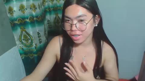 Snapshot of asian_rhean chatting on 02/27/25, 06:31 Rhean online show from 02/27/25, 06:31