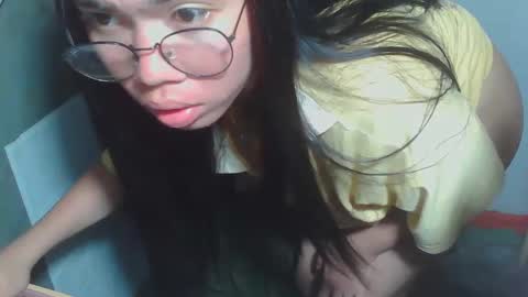 Snapshot of asian_rhean chatting on 03/04/25, 04:09 Rhean online show from 03/04/25, 04:09
