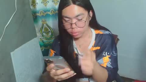 Snapshot of asian_rhean chatting on 03/06/25, 01:05 Rhean online show from 03/06/25, 01:05